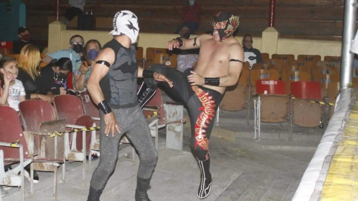 LUCHAS (2)